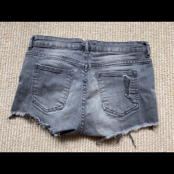 Distressed shorts - Picture 2 of 3